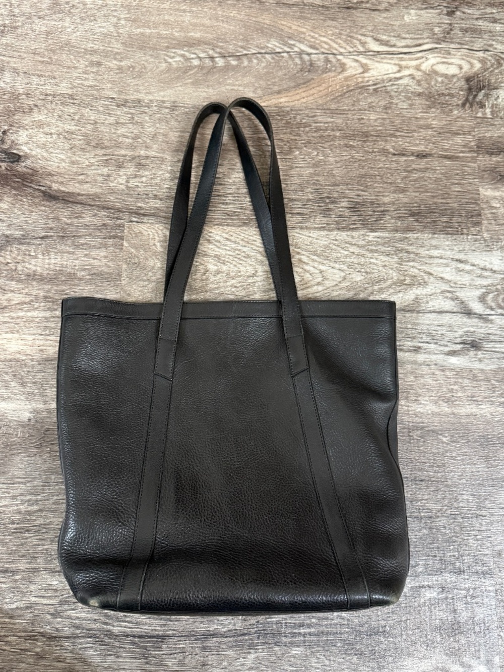 LOTUFF Angle Tote Black